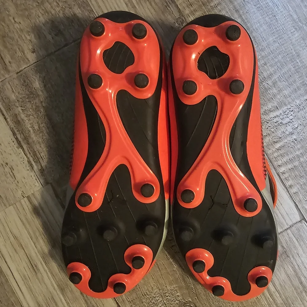 Puma Kids Soccer / football Orange, Silver and Black Cleats